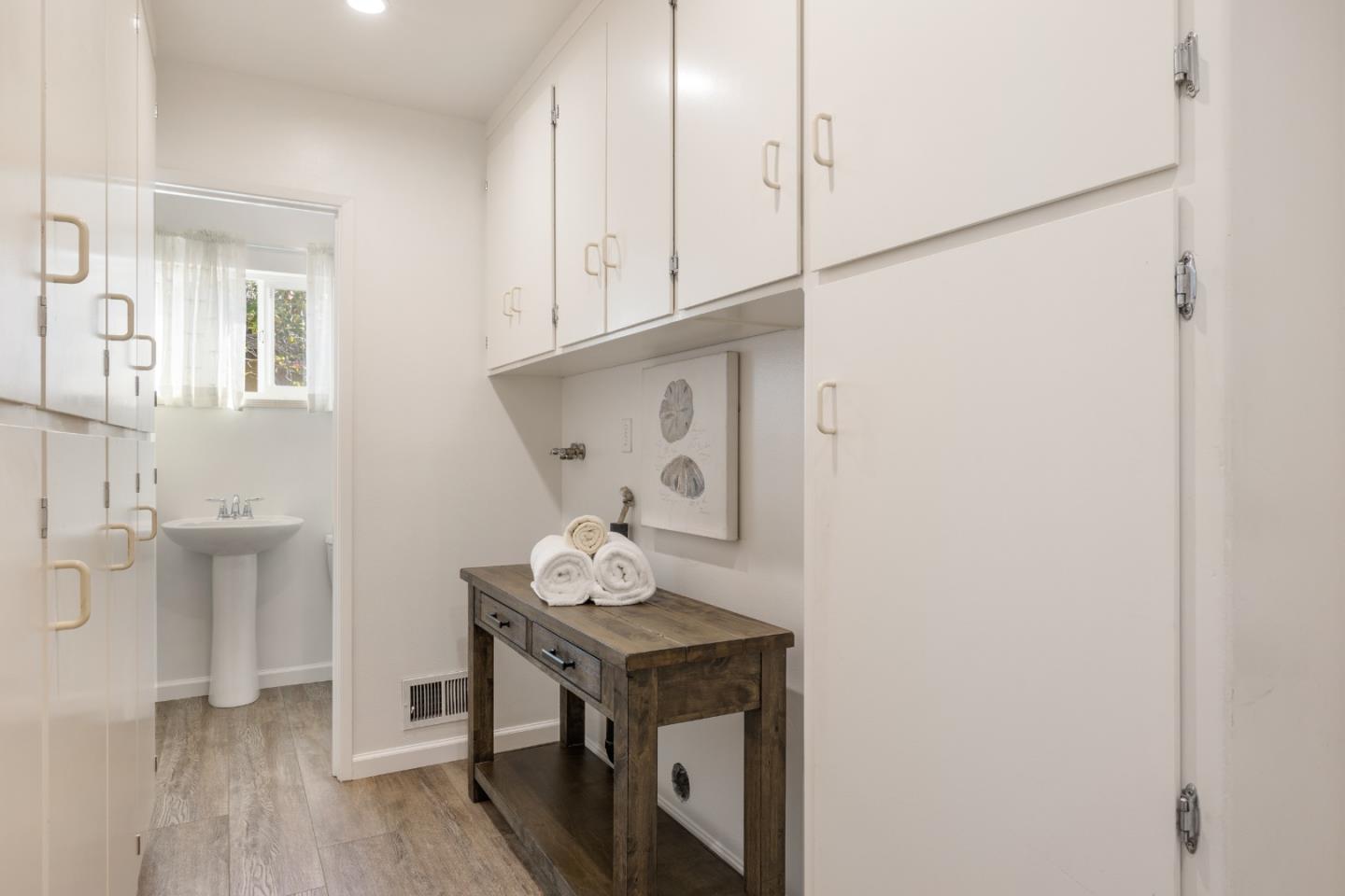 Detail Gallery Image 14 of 29 For 961 Harney Way, Sunnyvale,  CA 94087 - 3 Beds | 2/1 Baths