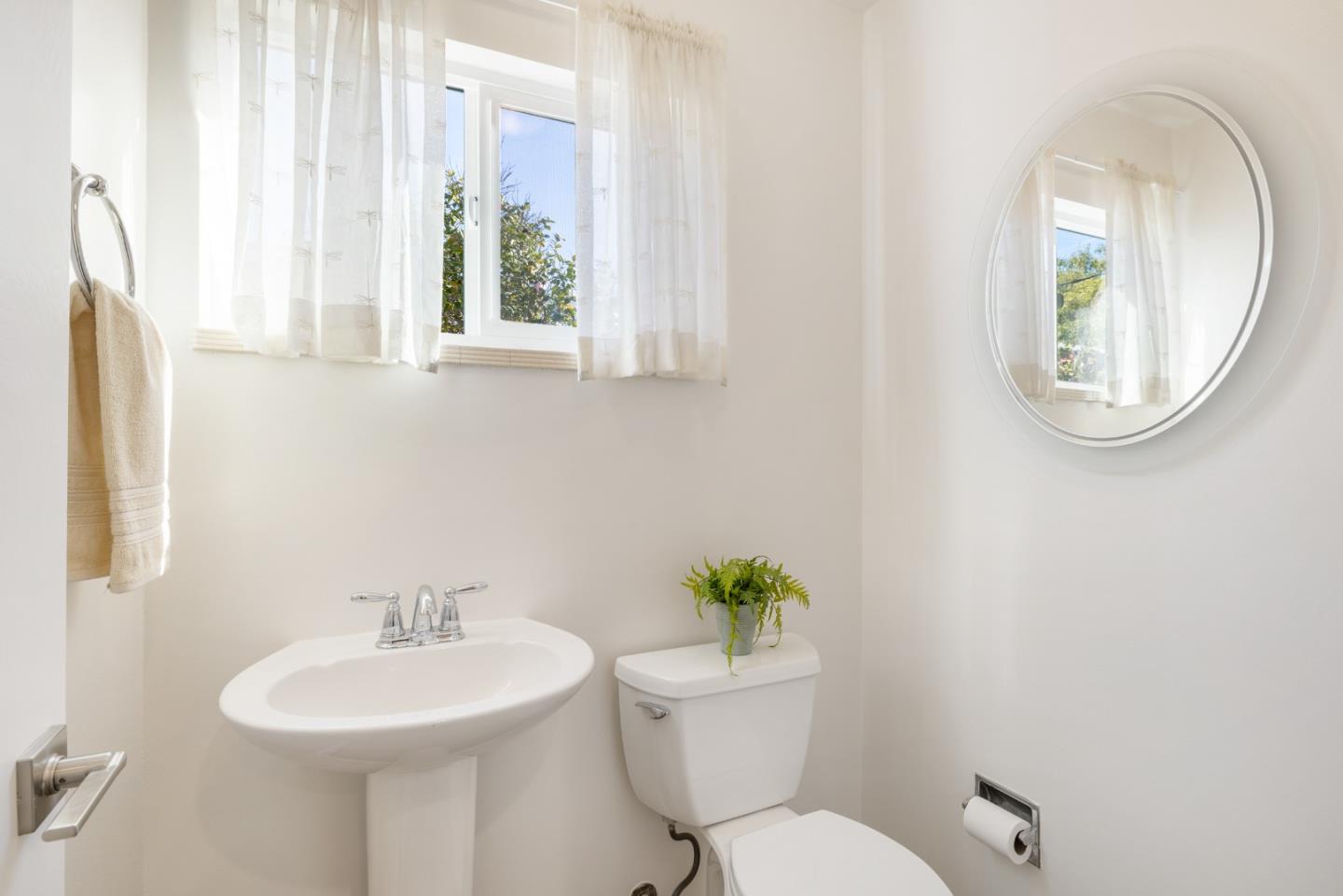 Detail Gallery Image 15 of 29 For 961 Harney Way, Sunnyvale,  CA 94087 - 3 Beds | 2/1 Baths