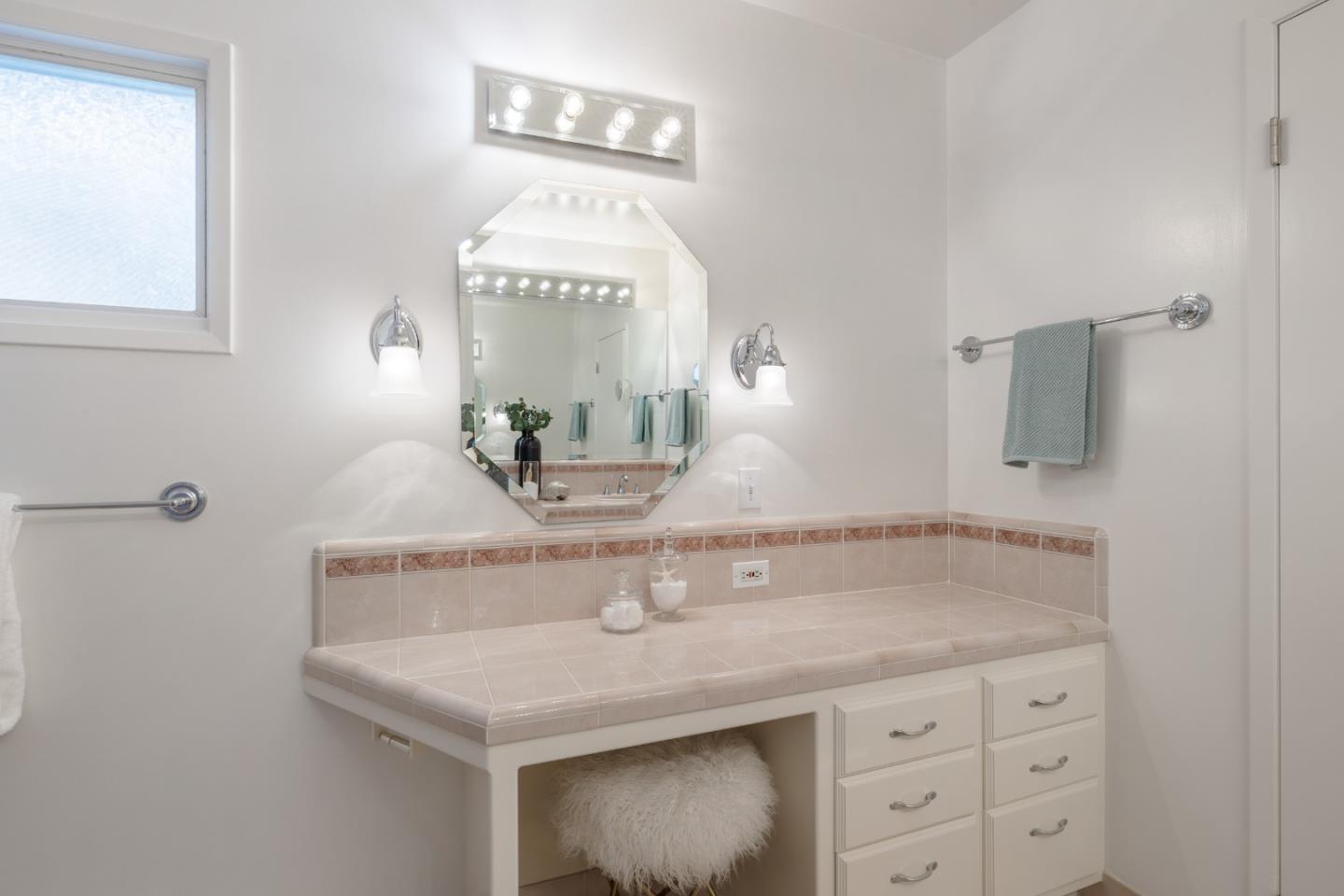 Detail Gallery Image 25 of 29 For 961 Harney Way, Sunnyvale,  CA 94087 - 3 Beds | 2/1 Baths