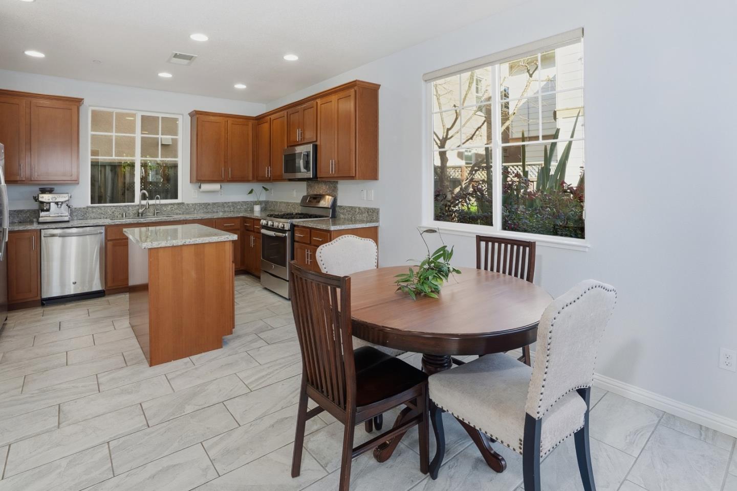 Detail Gallery Image 12 of 41 For 200 Gold Ct, Scotts Valley,  CA 95066 - 3 Beds | 2/1 Baths