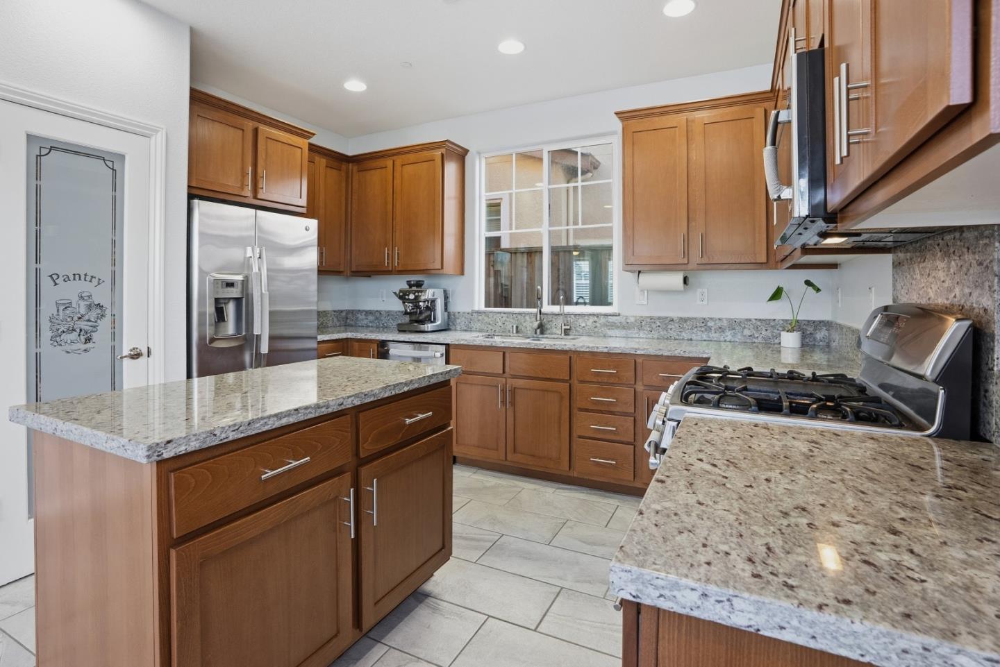 Detail Gallery Image 14 of 41 For 200 Gold Ct, Scotts Valley,  CA 95066 - 3 Beds | 2/1 Baths