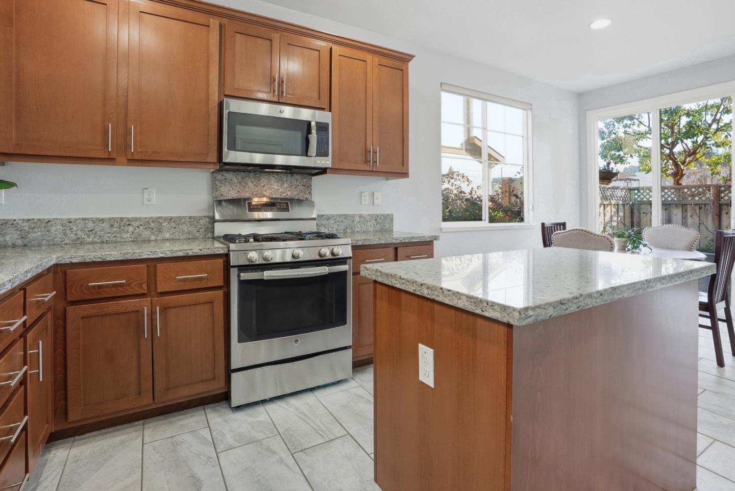 Detail Gallery Image 17 of 41 For 200 Gold Ct, Scotts Valley,  CA 95066 - 3 Beds | 2/1 Baths