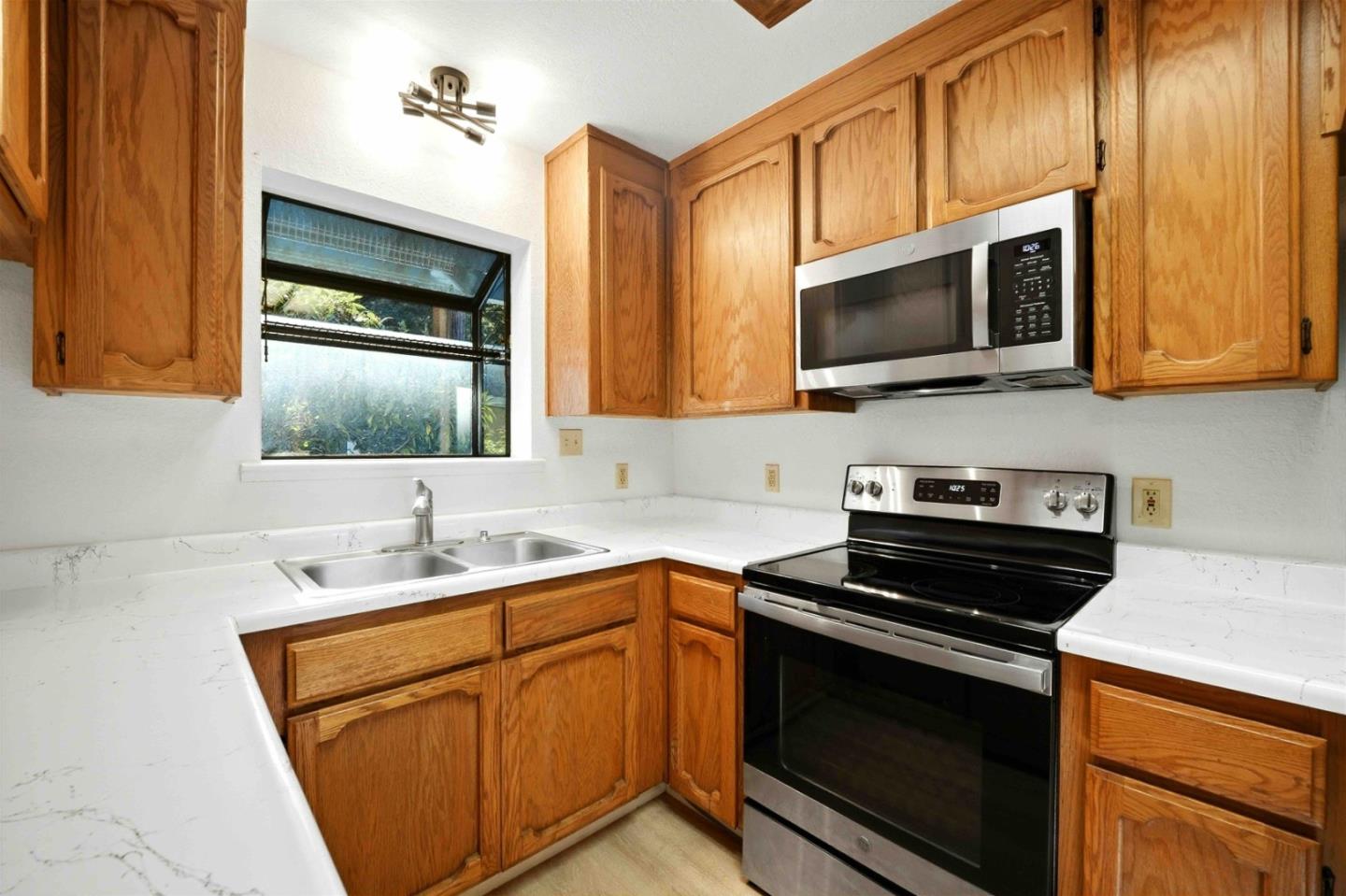 Detail Gallery Image 12 of 22 For 178 Madrona Rd, Boulder Creek,  CA 95006 - 2 Beds | 1 Baths