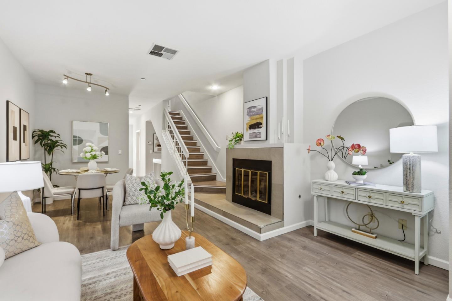 Detail Gallery Image 4 of 24 For 962 Belmont Ter #9,  Sunnyvale,  CA 94086 - 2 Beds | 2/1 Baths