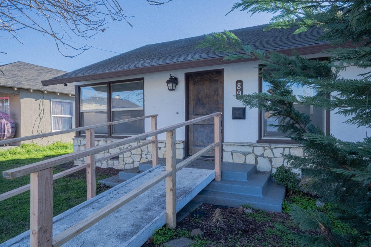 Detail Gallery Image 2 of 35 For 89 Clark St, Salinas,  CA 93901 - 2 Beds | 1 Baths