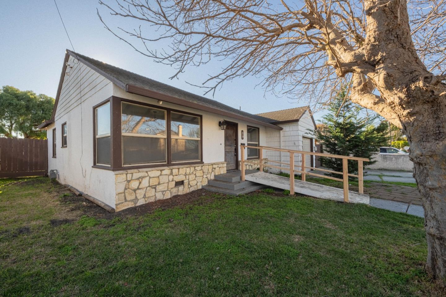 Detail Gallery Image 3 of 35 For 89 Clark St, Salinas,  CA 93901 - 2 Beds | 1 Baths