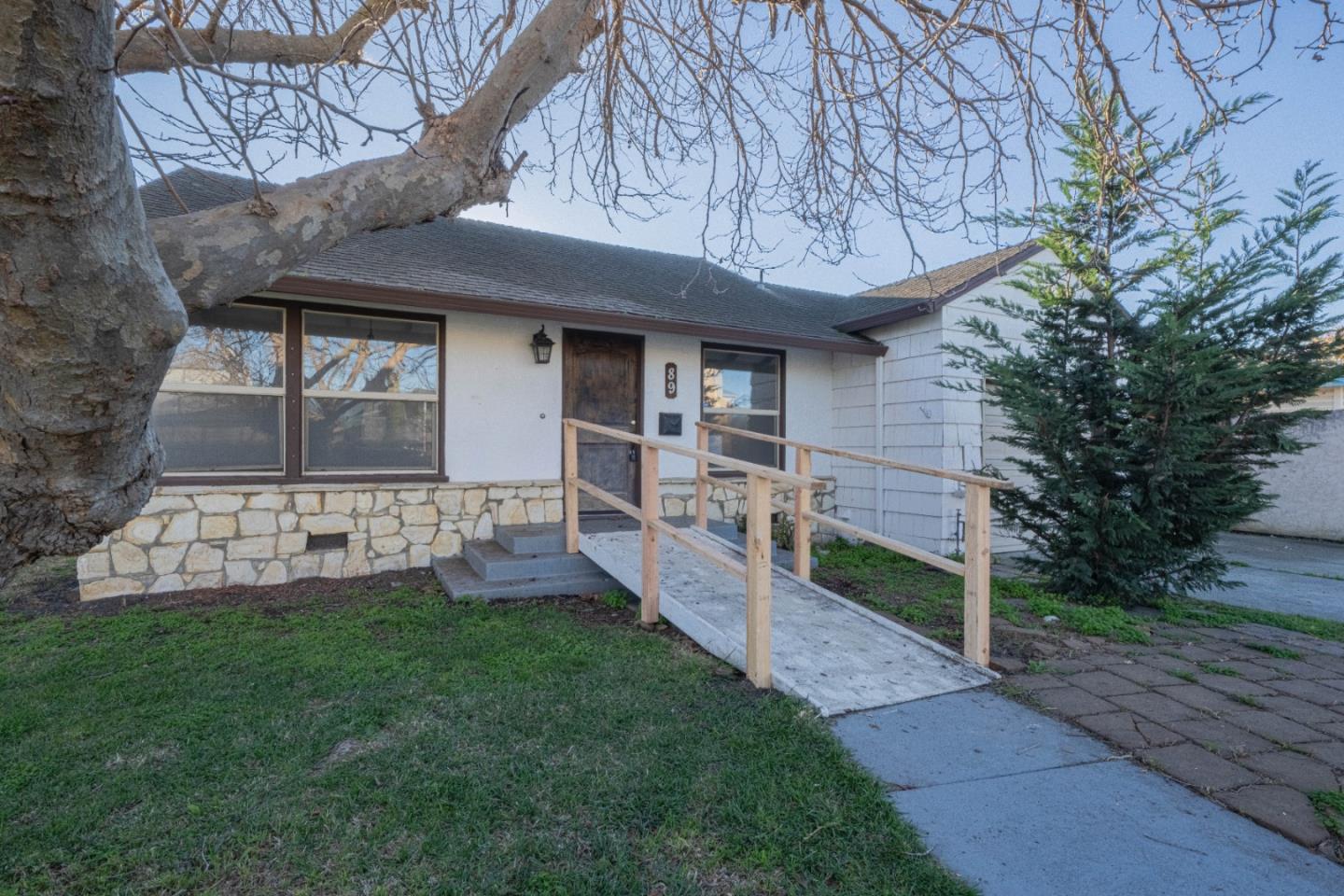 Detail Gallery Image 4 of 35 For 89 Clark St, Salinas,  CA 93901 - 2 Beds | 1 Baths