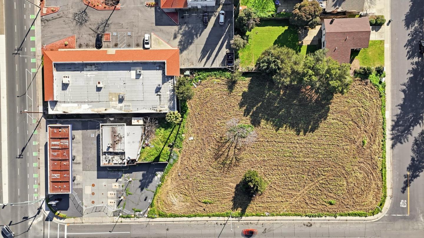 Detail Gallery Image 2 of 10 For 7200 Meadowgate Dr, Sacramento,  CA 95823 - – Beds | – Baths