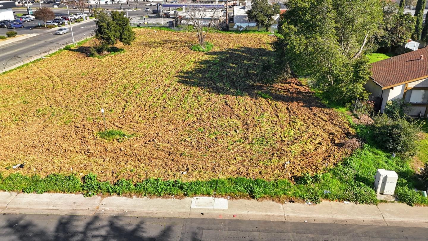 Detail Gallery Image 3 of 10 For 7200 Meadowgate Dr, Sacramento,  CA 95823 - – Beds | – Baths