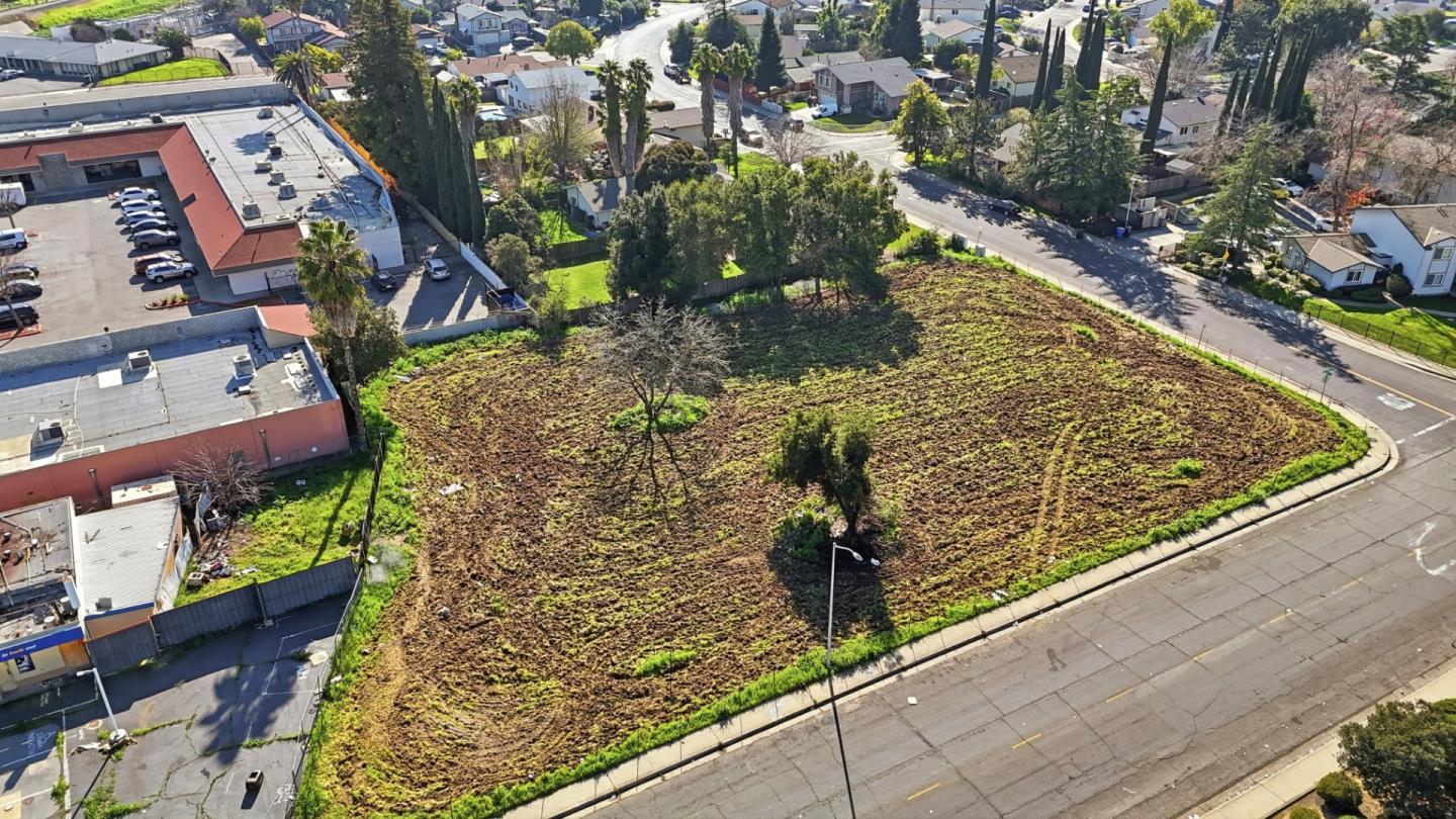 Detail Gallery Image 5 of 10 For 7200 Meadowgate Dr, Sacramento,  CA 95823 - – Beds | – Baths