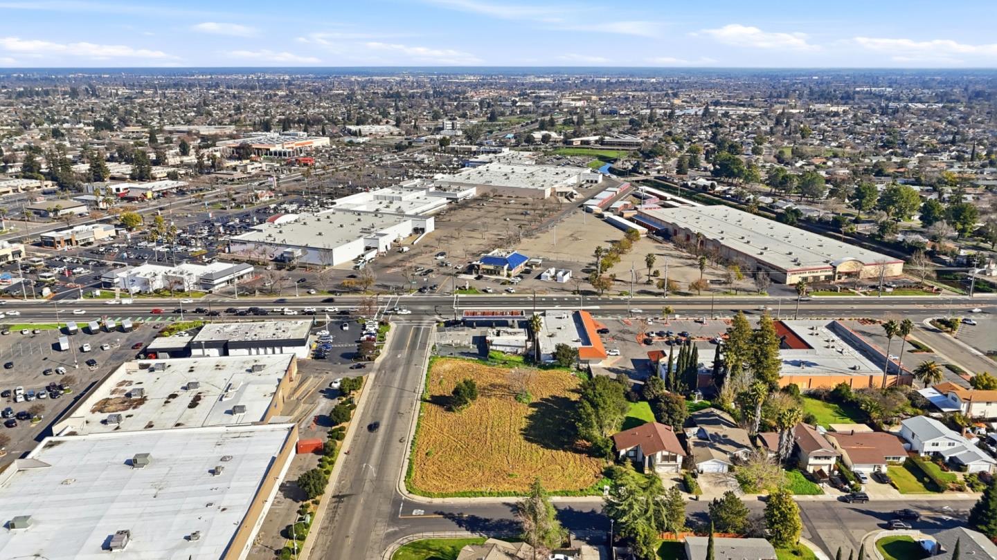 Detail Gallery Image 7 of 10 For 7200 Meadowgate Dr, Sacramento,  CA 95823 - – Beds | – Baths