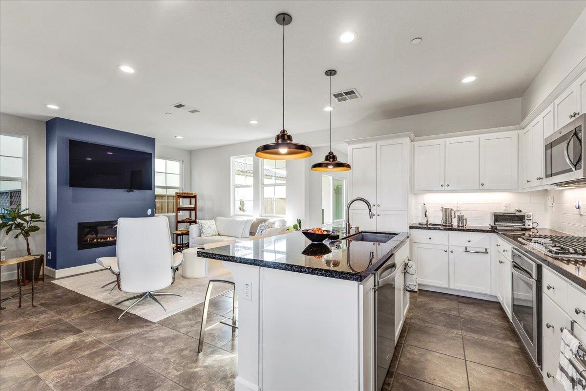 Detail Gallery Image 8 of 49 For 2959 Denali Dr, Marina,  CA 93933 - 3 Beds | 2/1 Baths