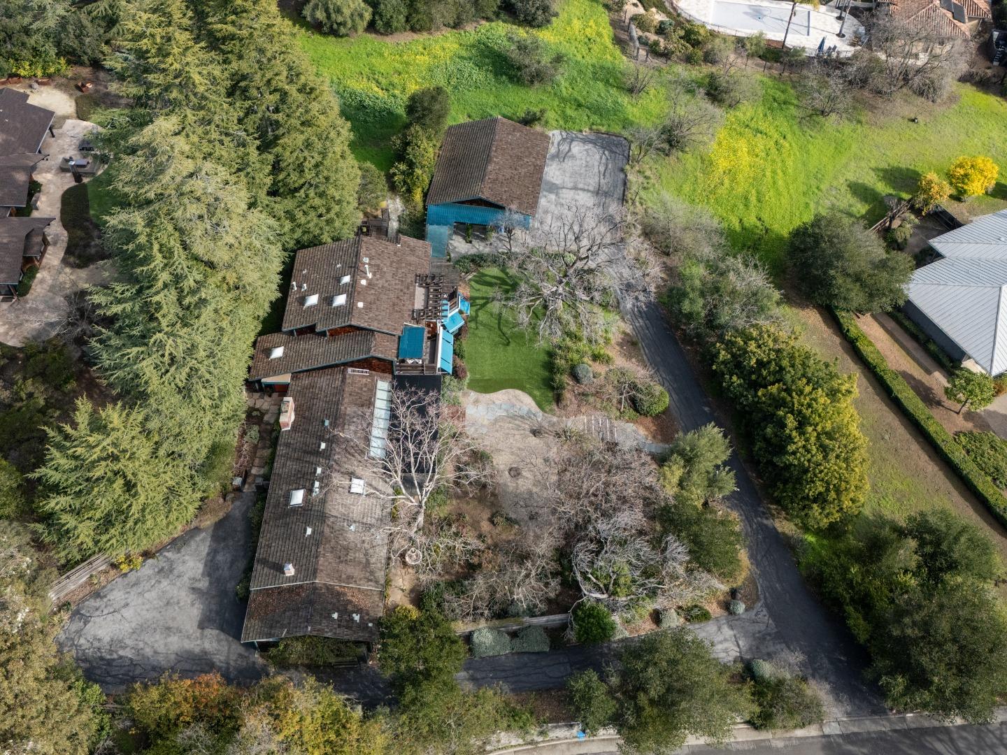 Detail Gallery Image 16 of 49 For 4127 Old Adobe Rd, Palo Alto,  CA 94306 - 3 Beds | 4 Baths