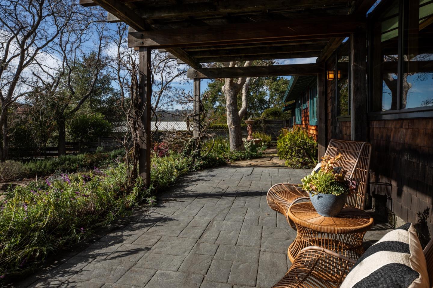 Detail Gallery Image 25 of 49 For 4127 Old Adobe Rd, Palo Alto,  CA 94306 - 3 Beds | 4 Baths