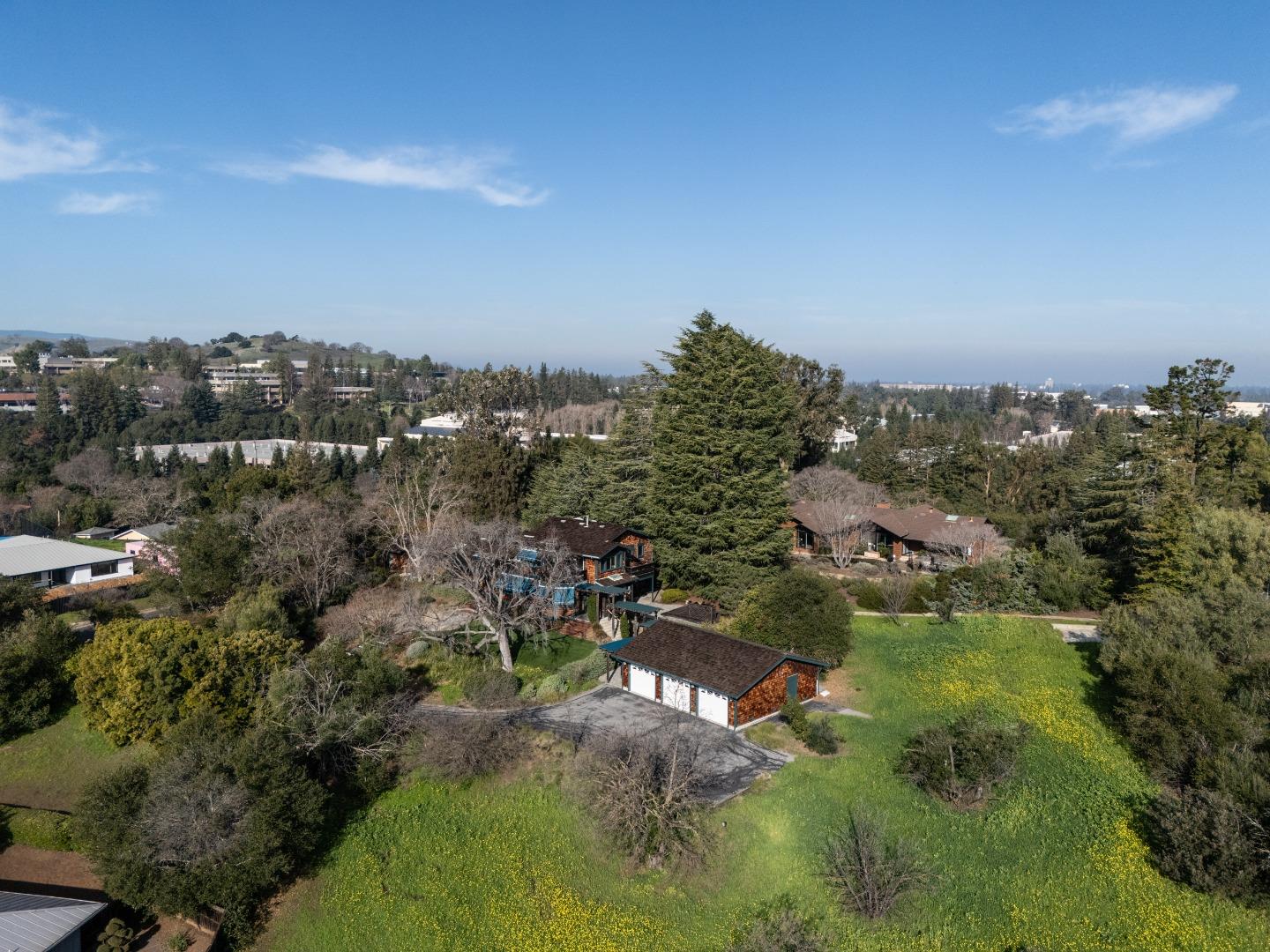 Detail Gallery Image 27 of 49 For 4127 Old Adobe Rd, Palo Alto,  CA 94306 - 3 Beds | 4 Baths