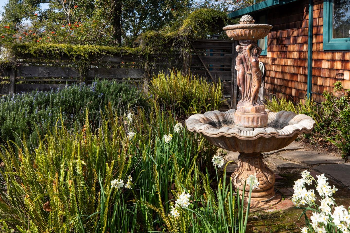 Detail Gallery Image 9 of 49 For 4127 Old Adobe Rd, Palo Alto,  CA 94306 - 3 Beds | 4 Baths