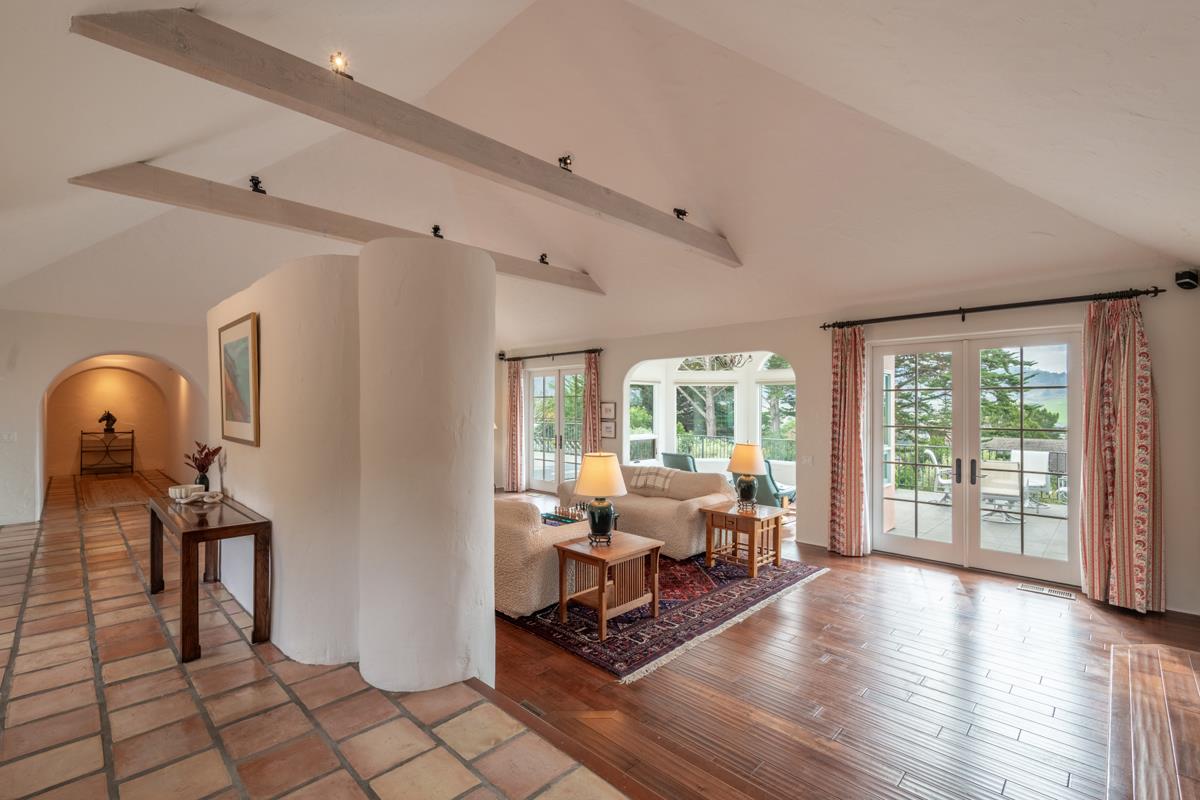 Detail Gallery Image 3 of 13 For 25987 Rio Vista Dr, Carmel,  CA 93923 - 4 Beds | 4 Baths