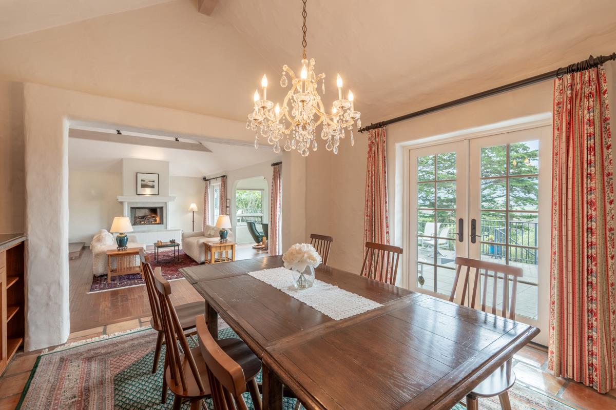 Detail Gallery Image 4 of 13 For 25987 Rio Vista Dr, Carmel,  CA 93923 - 4 Beds | 4 Baths