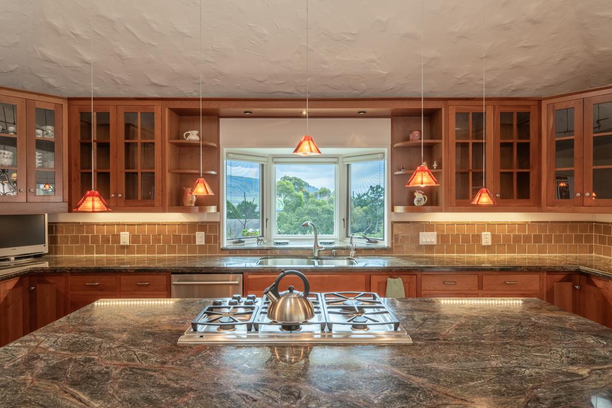 Detail Gallery Image 6 of 13 For 25987 Rio Vista Dr, Carmel,  CA 93923 - 4 Beds | 4 Baths