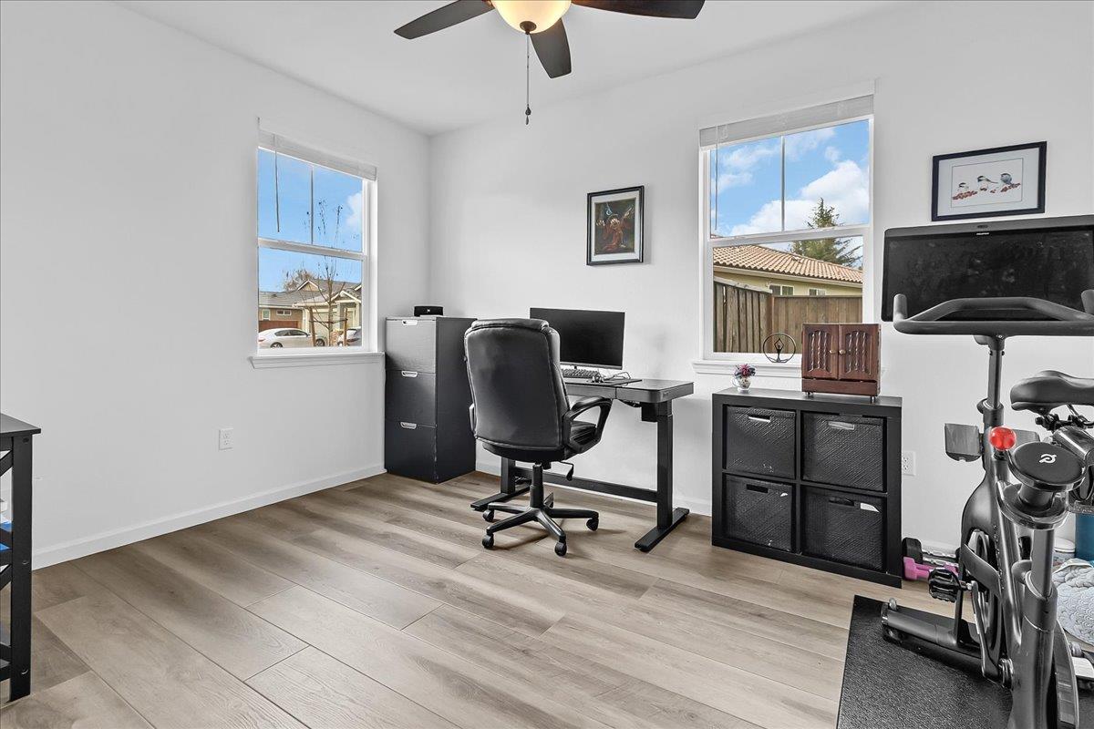 Detail Gallery Image 12 of 63 For 1860 Hydrangea Dr, Hollister,  CA 95023 - 3 Beds | 2/1 Baths