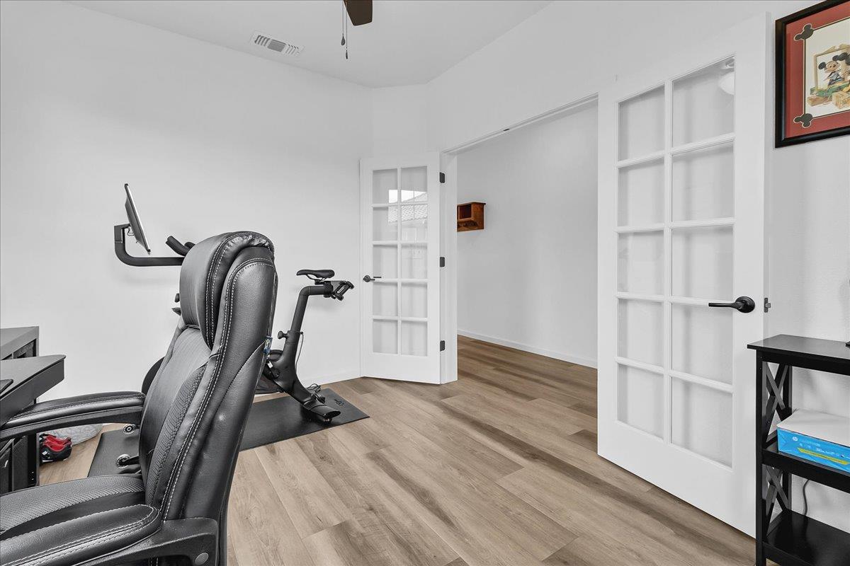 Detail Gallery Image 13 of 63 For 1860 Hydrangea Dr, Hollister,  CA 95023 - 3 Beds | 2/1 Baths