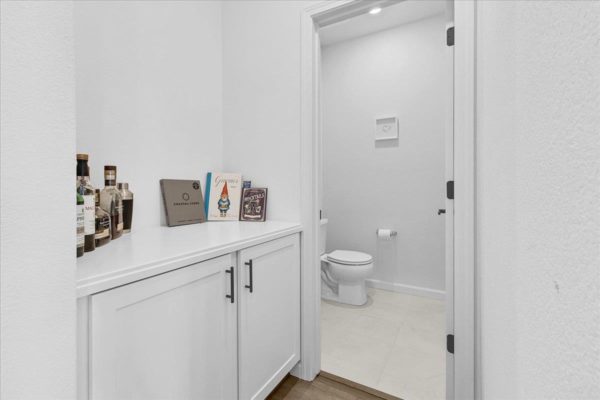 Detail Gallery Image 14 of 63 For 1860 Hydrangea Dr, Hollister,  CA 95023 - 3 Beds | 2/1 Baths