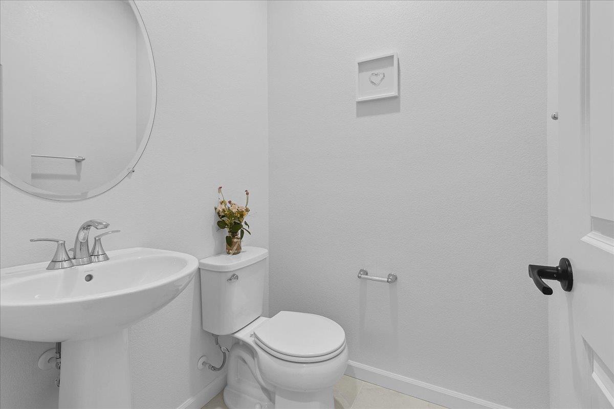 Detail Gallery Image 15 of 63 For 1860 Hydrangea Dr, Hollister,  CA 95023 - 3 Beds | 2/1 Baths