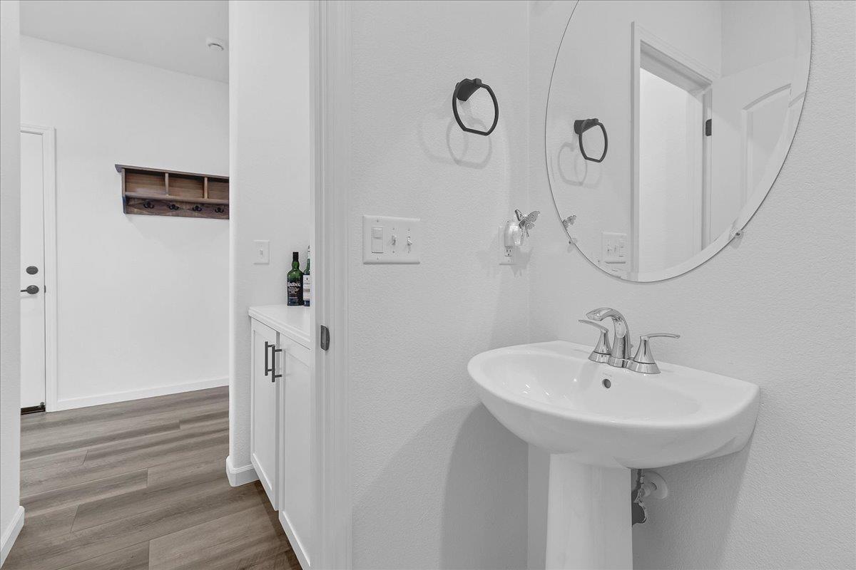 Detail Gallery Image 16 of 63 For 1860 Hydrangea Dr, Hollister,  CA 95023 - 3 Beds | 2/1 Baths