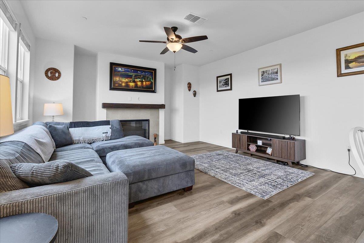 Detail Gallery Image 18 of 63 For 1860 Hydrangea Dr, Hollister,  CA 95023 - 3 Beds | 2/1 Baths