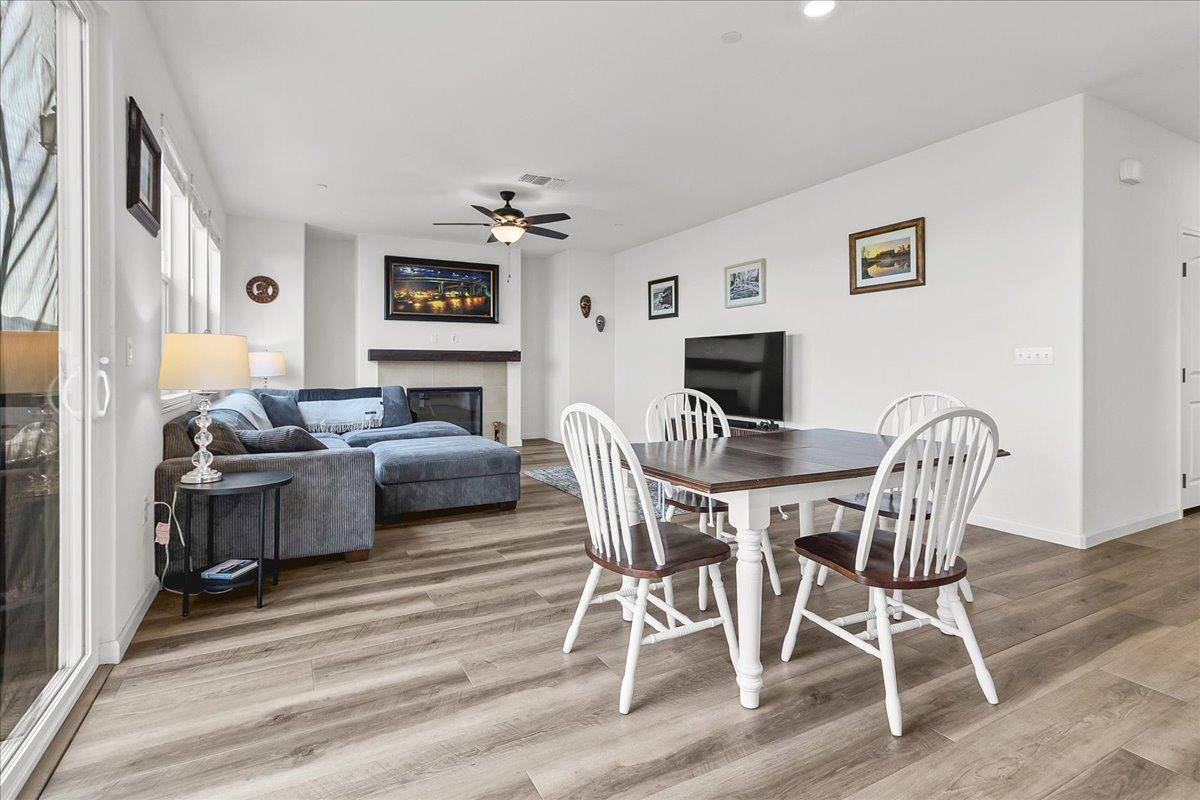 Detail Gallery Image 21 of 63 For 1860 Hydrangea Dr, Hollister,  CA 95023 - 3 Beds | 2/1 Baths