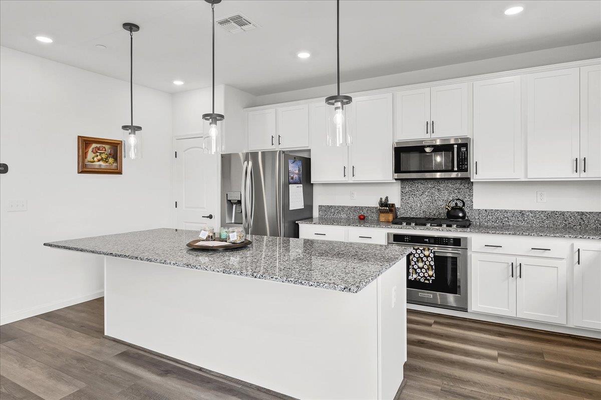 Detail Gallery Image 24 of 63 For 1860 Hydrangea Dr, Hollister,  CA 95023 - 3 Beds | 2/1 Baths