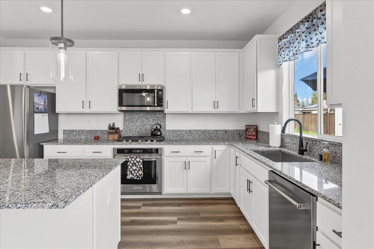 Detail Gallery Image 25 of 63 For 1860 Hydrangea Dr, Hollister,  CA 95023 - 3 Beds | 2/1 Baths