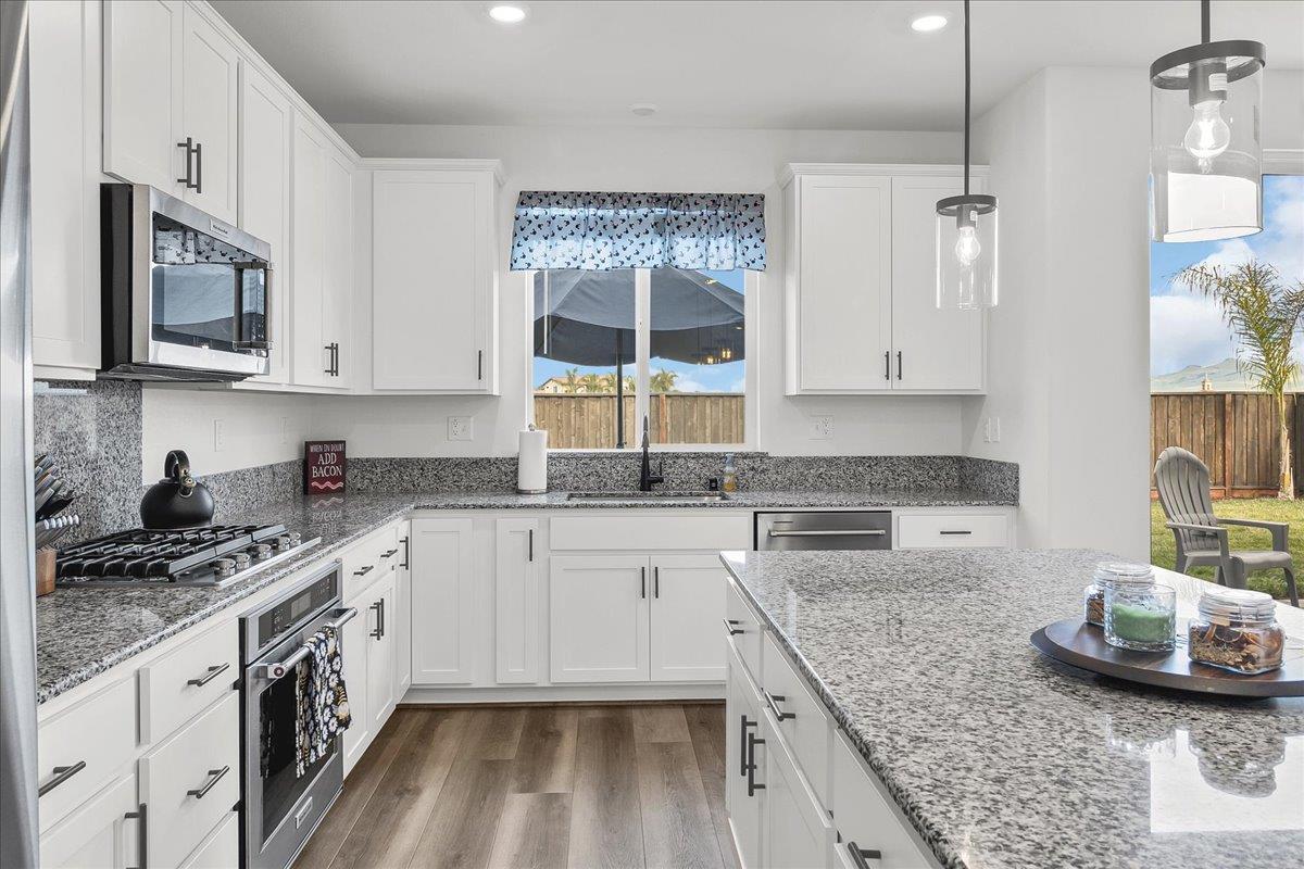 Detail Gallery Image 26 of 63 For 1860 Hydrangea Dr, Hollister,  CA 95023 - 3 Beds | 2/1 Baths