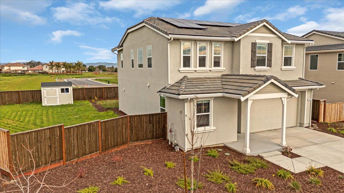 Detail Gallery Image 3 of 63 For 1860 Hydrangea Dr, Hollister,  CA 95023 - 3 Beds | 2/1 Baths