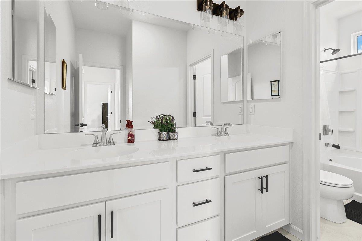 Detail Gallery Image 43 of 63 For 1860 Hydrangea Dr, Hollister,  CA 95023 - 3 Beds | 2/1 Baths