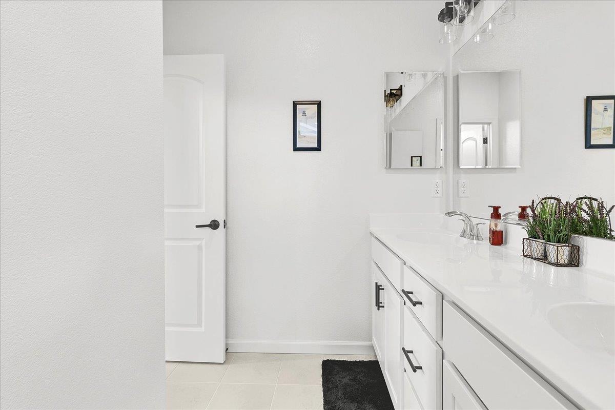 Detail Gallery Image 45 of 63 For 1860 Hydrangea Dr, Hollister,  CA 95023 - 3 Beds | 2/1 Baths