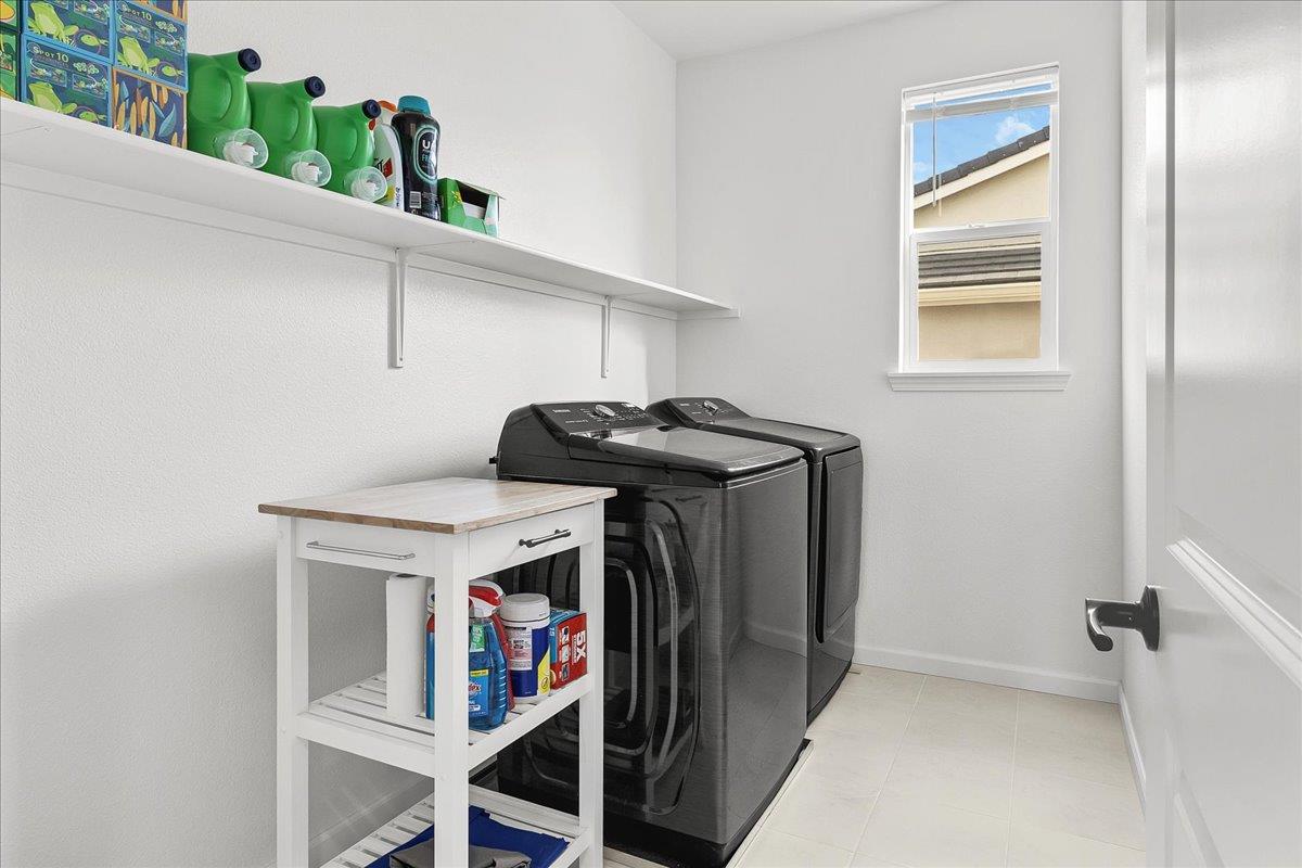 Detail Gallery Image 46 of 63 For 1860 Hydrangea Dr, Hollister,  CA 95023 - 3 Beds | 2/1 Baths