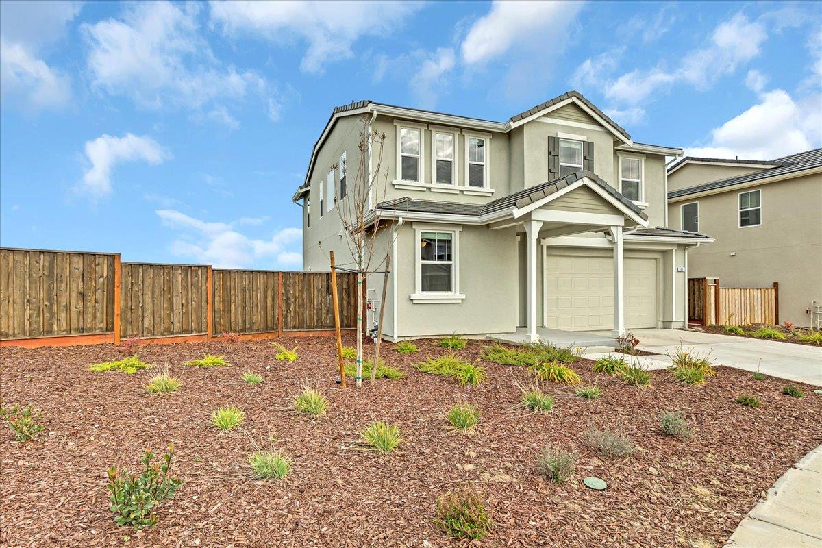 Detail Gallery Image 6 of 63 For 1860 Hydrangea Dr, Hollister,  CA 95023 - 3 Beds | 2/1 Baths