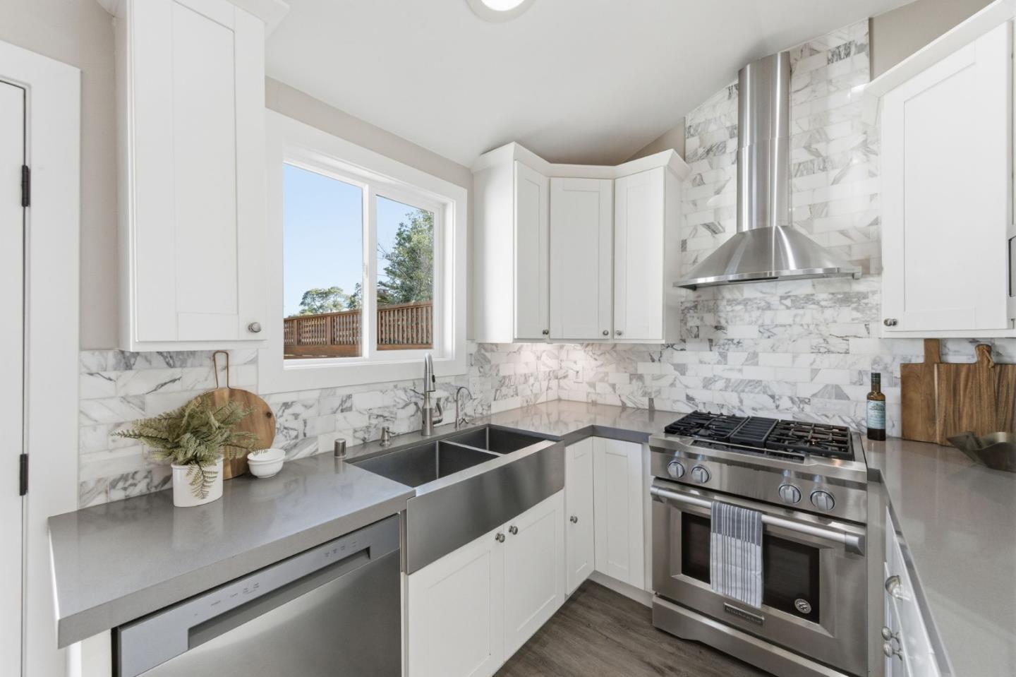 Detail Gallery Image 16 of 37 For 1515 Ridge Rd, Belmont,  CA 94002 - 4 Beds | 2 Baths