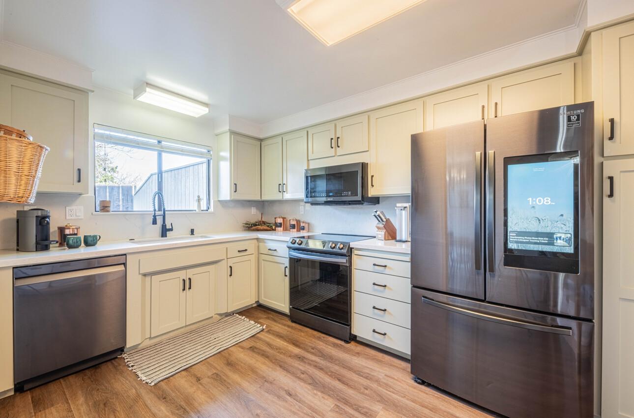 Detail Gallery Image 12 of 39 For 330 Woodside Dr #105,  Salinas,  CA 93901 - 3 Beds | 2 Baths