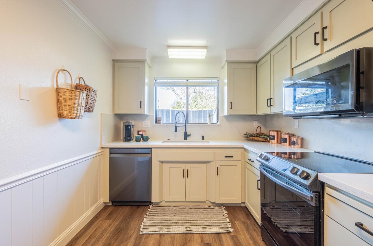 Detail Gallery Image 13 of 39 For 330 Woodside Dr #105,  Salinas,  CA 93901 - 3 Beds | 2 Baths