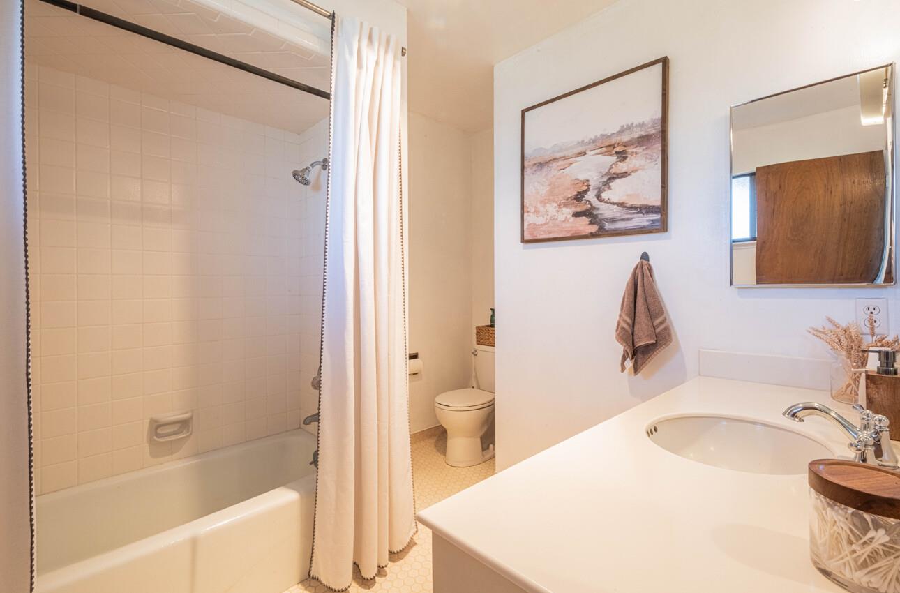 Detail Gallery Image 24 of 39 For 330 Woodside Dr #105,  Salinas,  CA 93901 - 3 Beds | 2 Baths