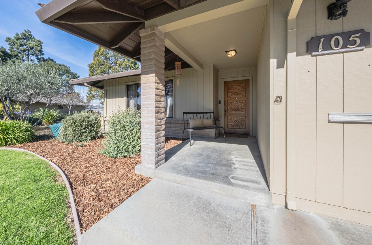 Detail Gallery Image 3 of 39 For 330 Woodside Dr #105,  Salinas,  CA 93901 - 3 Beds | 2 Baths