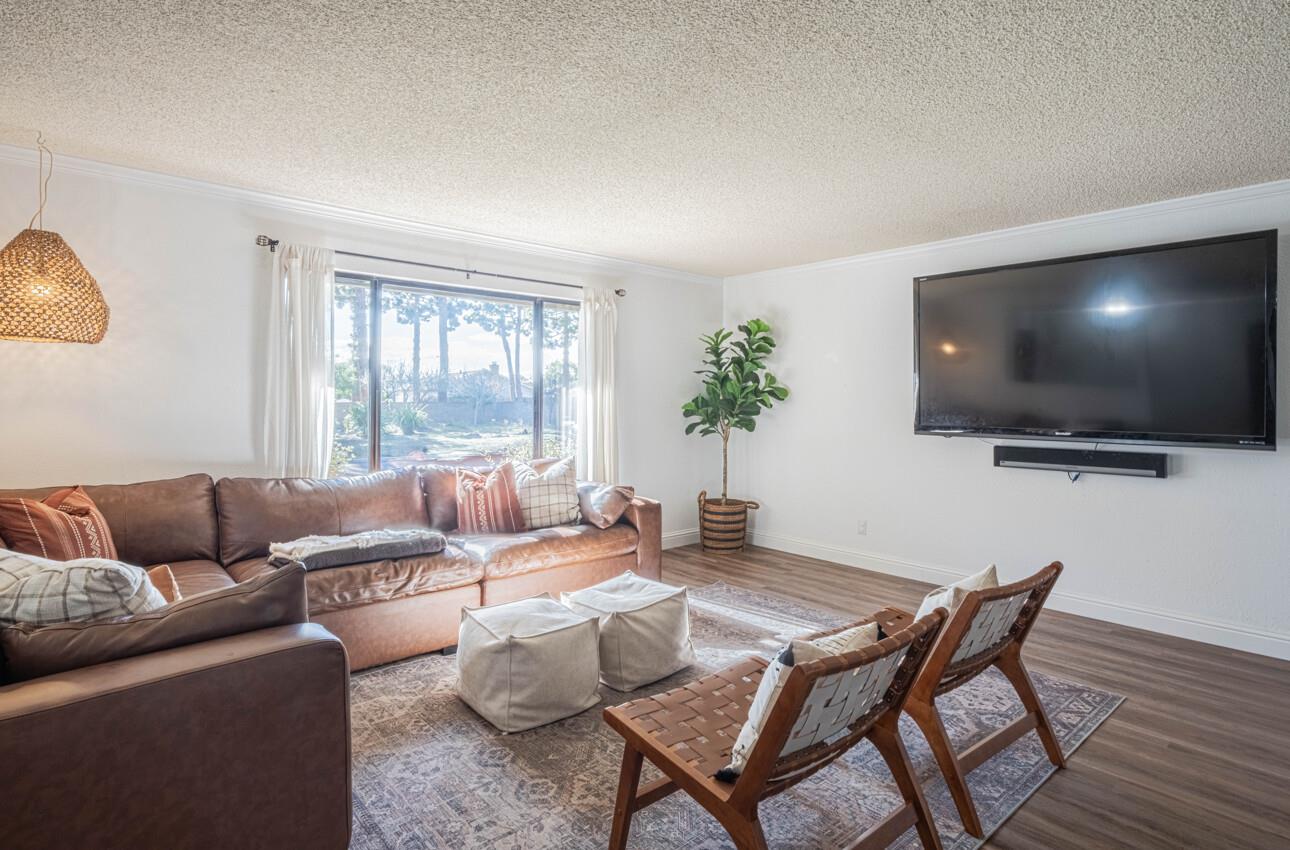 Detail Gallery Image 5 of 39 For 330 Woodside Dr #105,  Salinas,  CA 93901 - 3 Beds | 2 Baths