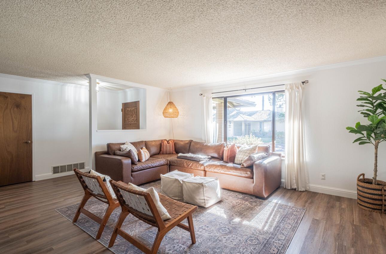 Detail Gallery Image 6 of 39 For 330 Woodside Dr #105,  Salinas,  CA 93901 - 3 Beds | 2 Baths