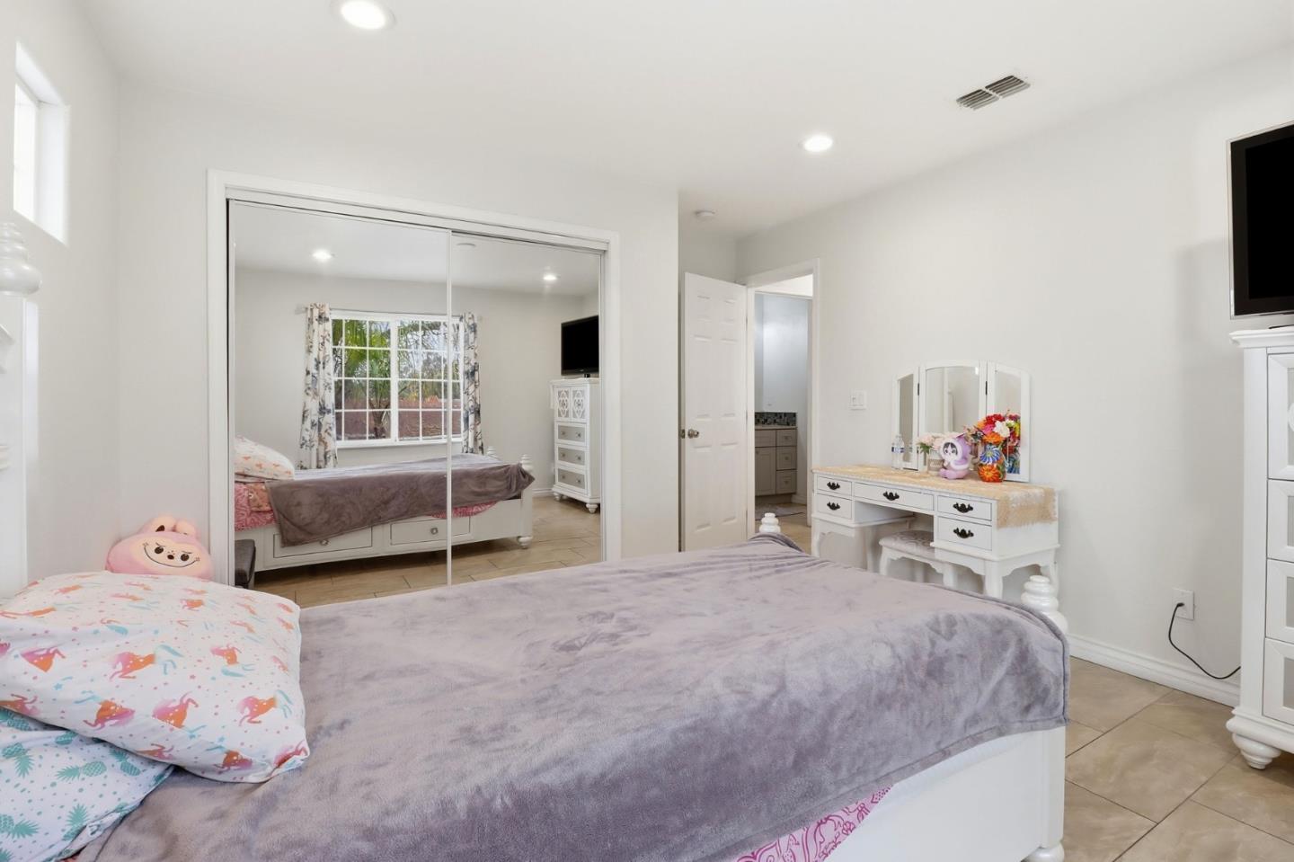 Detail Gallery Image 11 of 30 For 2252 Denair Ave, San Jose,  CA 95122 - 6 Beds | 4 Baths