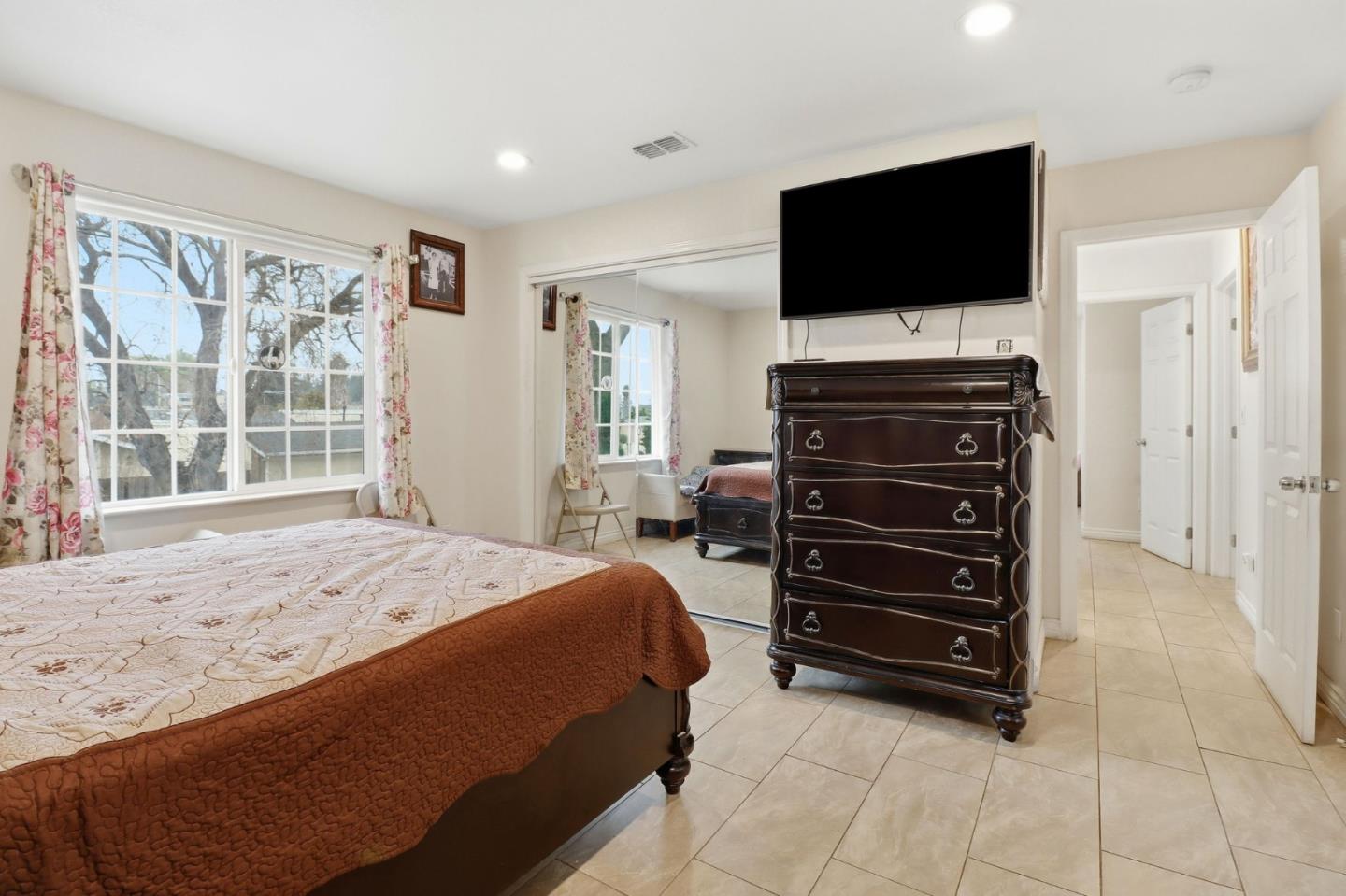 Detail Gallery Image 12 of 30 For 2252 Denair Ave, San Jose,  CA 95122 - 6 Beds | 4 Baths