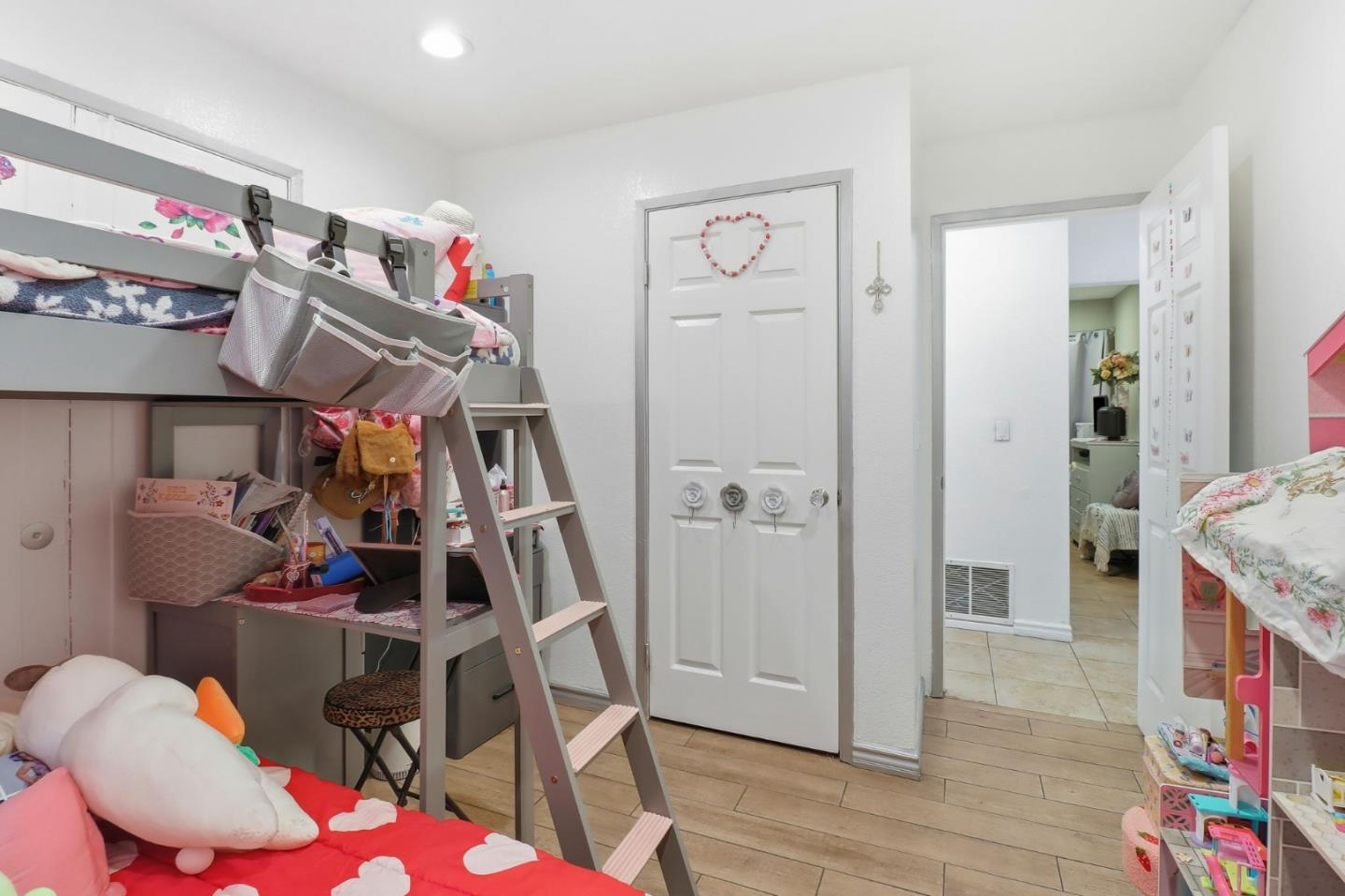 Detail Gallery Image 13 of 30 For 2252 Denair Ave, San Jose,  CA 95122 - 6 Beds | 4 Baths