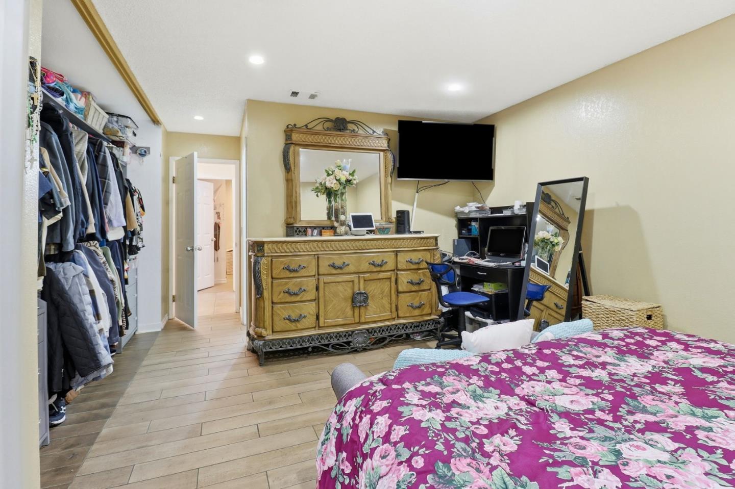 Detail Gallery Image 16 of 30 For 2252 Denair Ave, San Jose,  CA 95122 - 6 Beds | 4 Baths