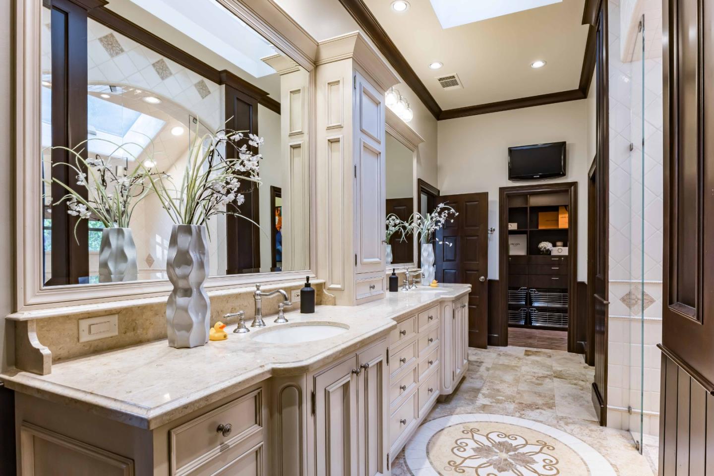 Detail Gallery Image 17 of 38 For 976 Laurel Glen Dr, Palo Alto,  CA 94304 - 6 Beds | 6/1 Baths